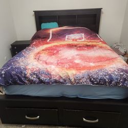 Queen Bedroom Set With Nightstand And 2 Bottom Drawers