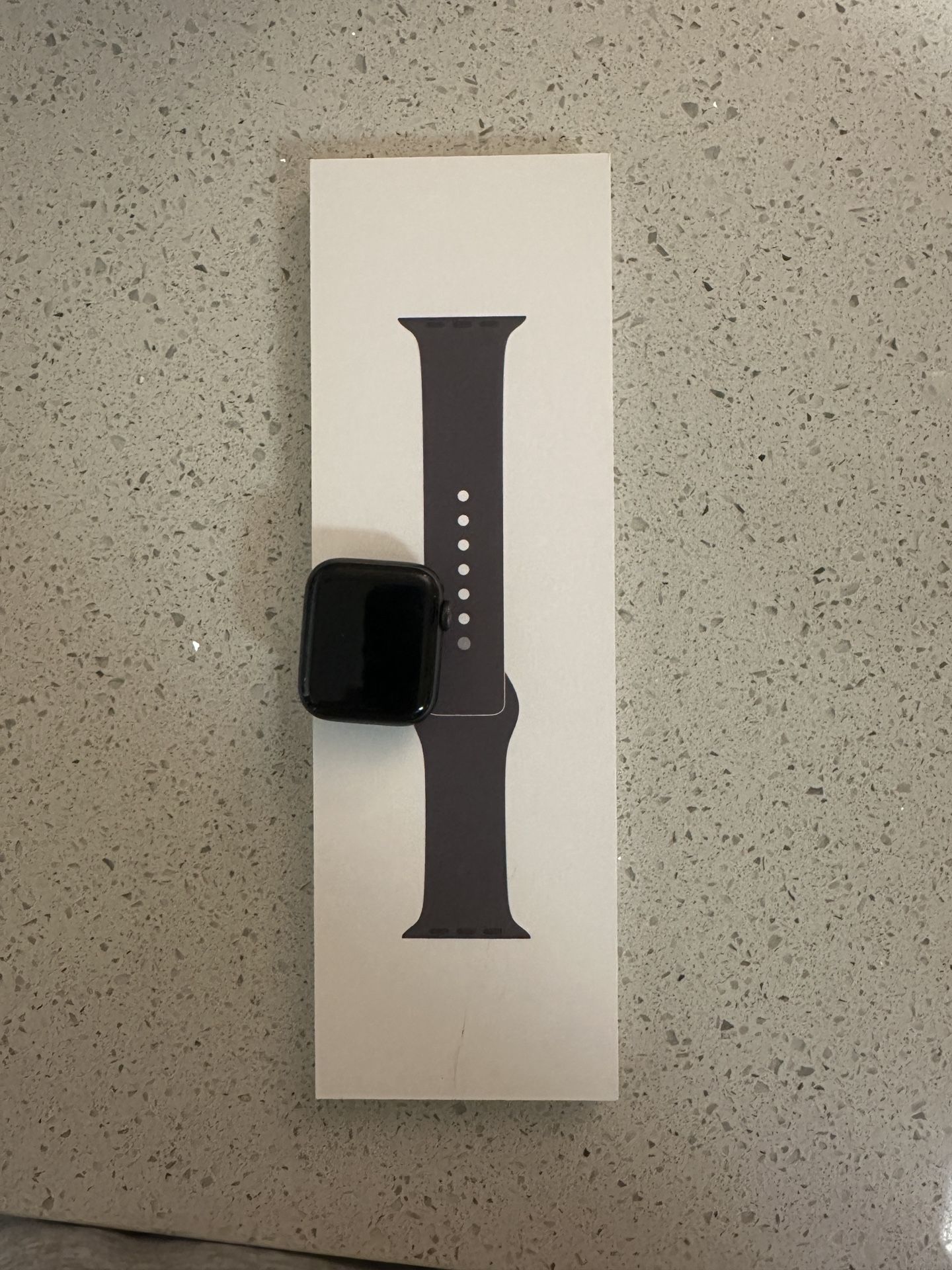 Apple Watch SE, 40mm, With GPS And Cellular.