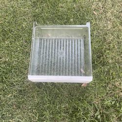 GE REFRIGERATOR CRISPER DRAWER-PART# 162D7563P001 WR32X1460 . Condition is "Used". Shipped with USPS Priority Mail.