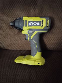 PCL235. IMPACT DRIVER