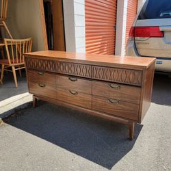 Mid Century Modern Dresser 