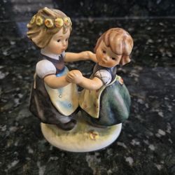 Goebel M.I. Hummel "Spring Dance" figurine (Hum 353)