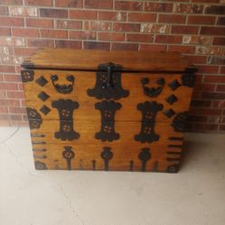 19th century 3-drawer traveler's trunk/blanket chest