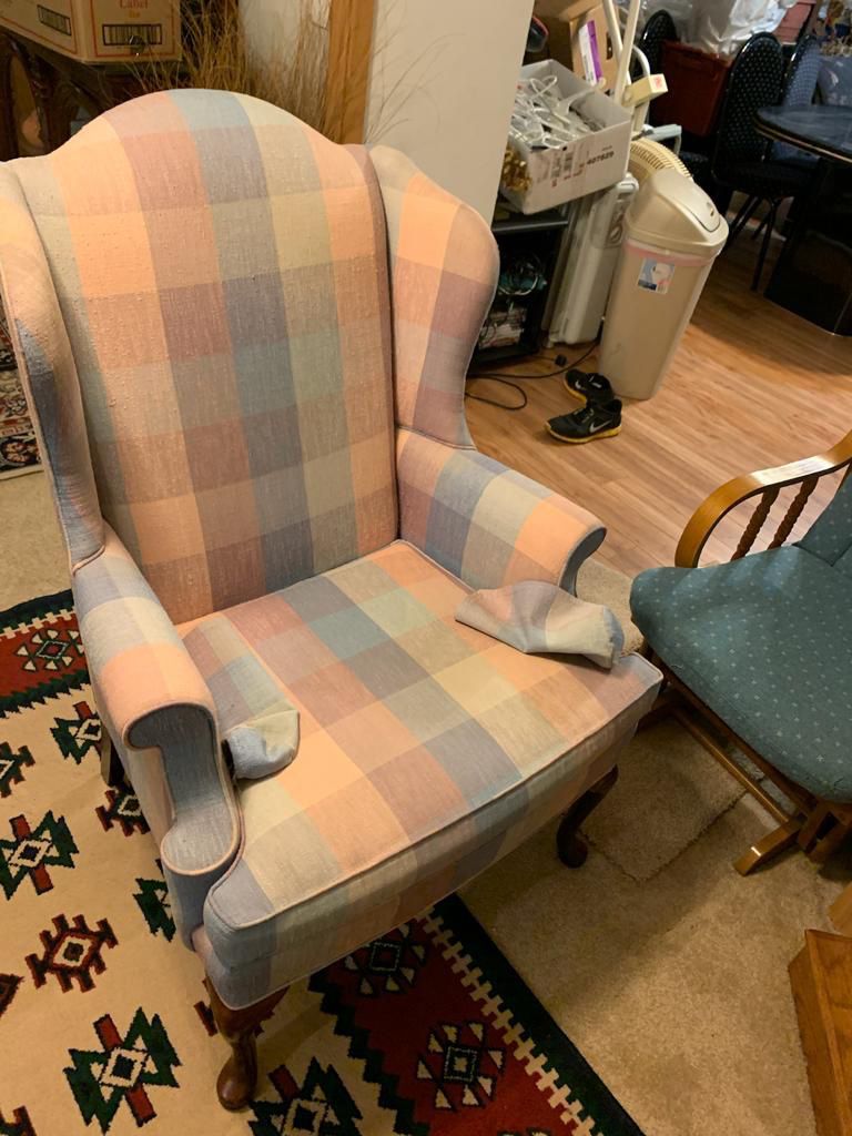 Arm chair - Plaid pattern- very comfortable