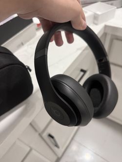 Beats Wireless Over-Ear Headphones - Black