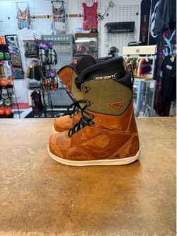 thirty Two lash premium edition size 11.5 snowboard boots certified with warranty located in City Snowboards