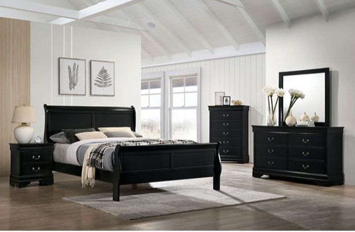 Black 4 Piece Queen Bedroom set (Queen bed, Nightstand, Dresser & Mirror)
