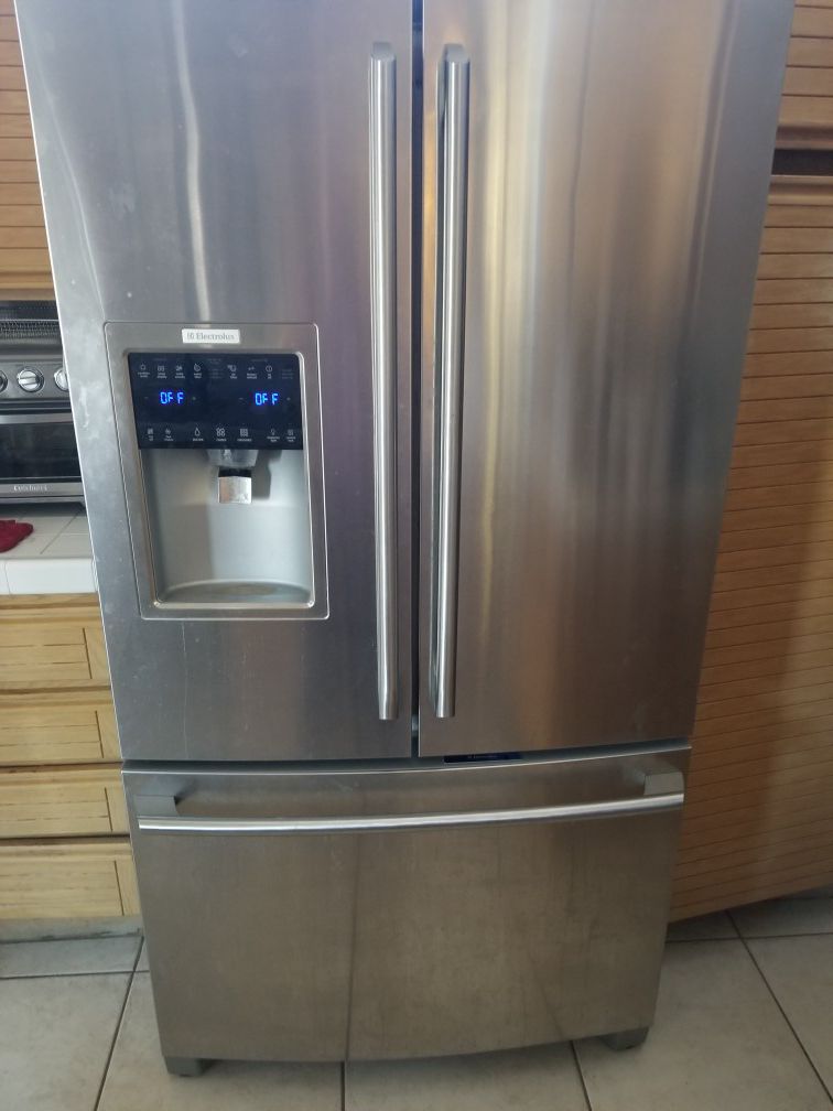Electrolux 25.5 refrigerator