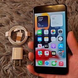 iPhone 7 Plus - UNLOCKED - Like New 
