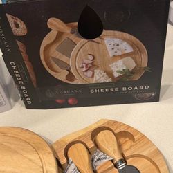 Cheese Board With Tool Set 