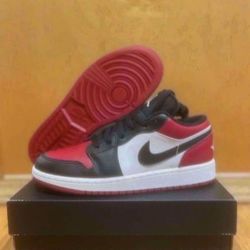 Nike Air Jordan 1 Low GS Bred Toe Size 4Y/5.5 Womens Brand New
