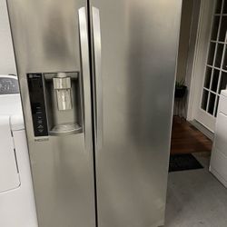 LG Side By Side Refrigerator S8VIZ