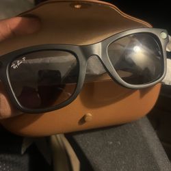 Meta black sunglasses