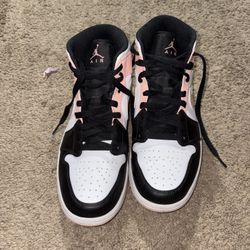 Jordan 1 Mid Women’s Shoe