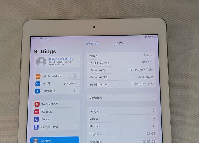 NICE APPLE iPad PRO 9.7 inch 32GB WIFI iOS16