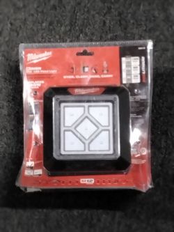 MILWAUKEE M12 LED FLOOD LIGHT