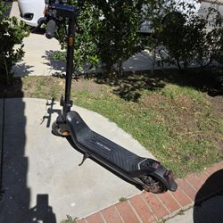 NIU KQi3 Sport Electric Scooter