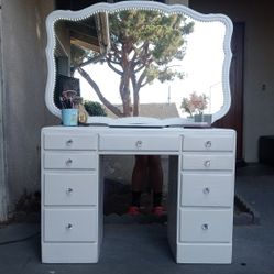 9 Drawer Vanity With Oversized Mirror And LED Lights - White With Crystal Drawer Pulls 