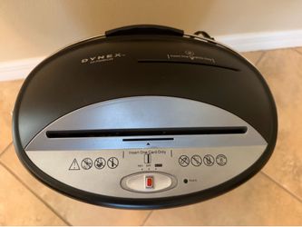 Dynex 8-Sheet Cross Cut Paper Shredder