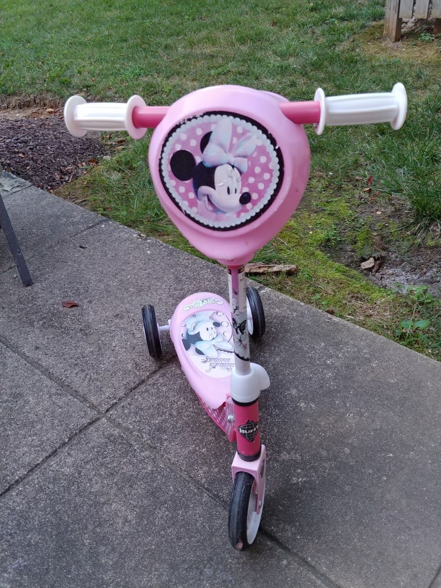 Minnie Mouse 3 wheel pink scooter