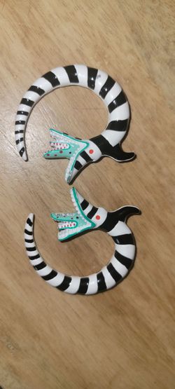 Hot Topic 00 gauge Beetlejuice Sand Worm Earrings
