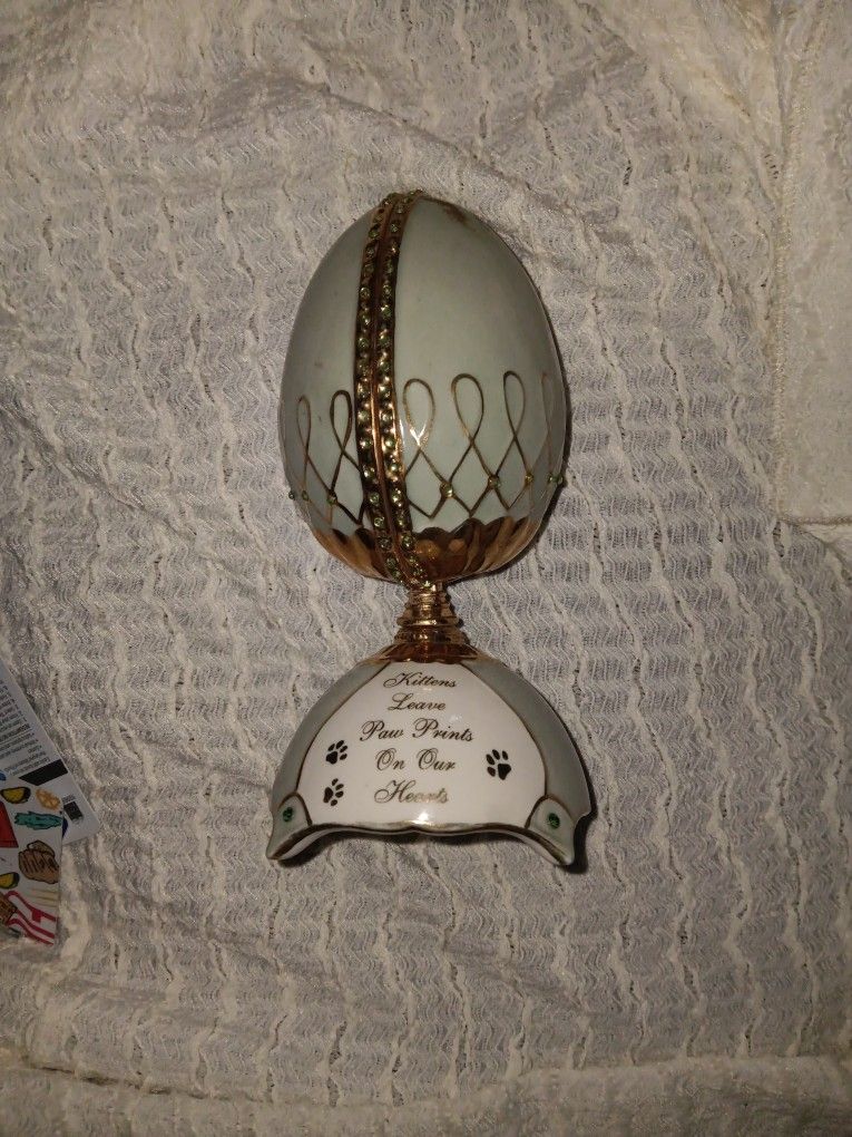 Purrfect Pals Heirloom Edition Porcelain Egg