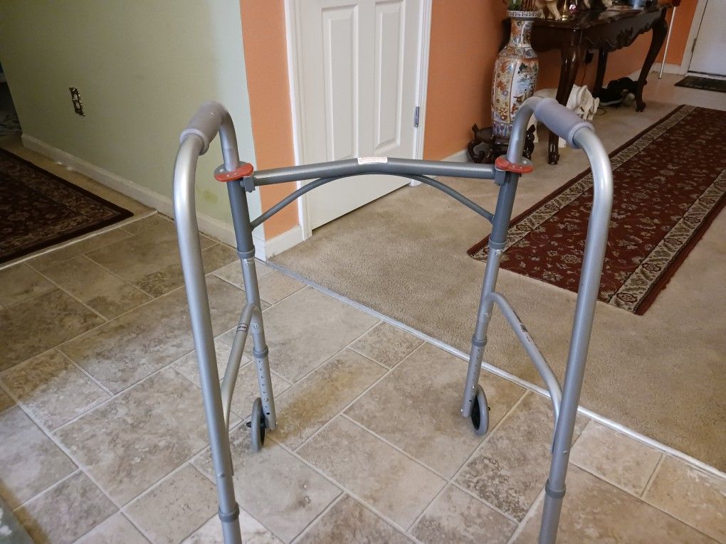 DRIVE FOLDING WAKER 350 LBS CAPACITY WITH WHEELS