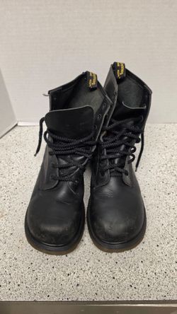 Vtg Y2K DR MARTENS 8304 Square Toe Black 8 Hole Black Boots UK 8 mens 9 womens 10

Black color 

Made in England 

Size:
UK 8
US WOMEN'S 10
US MEN'S 9