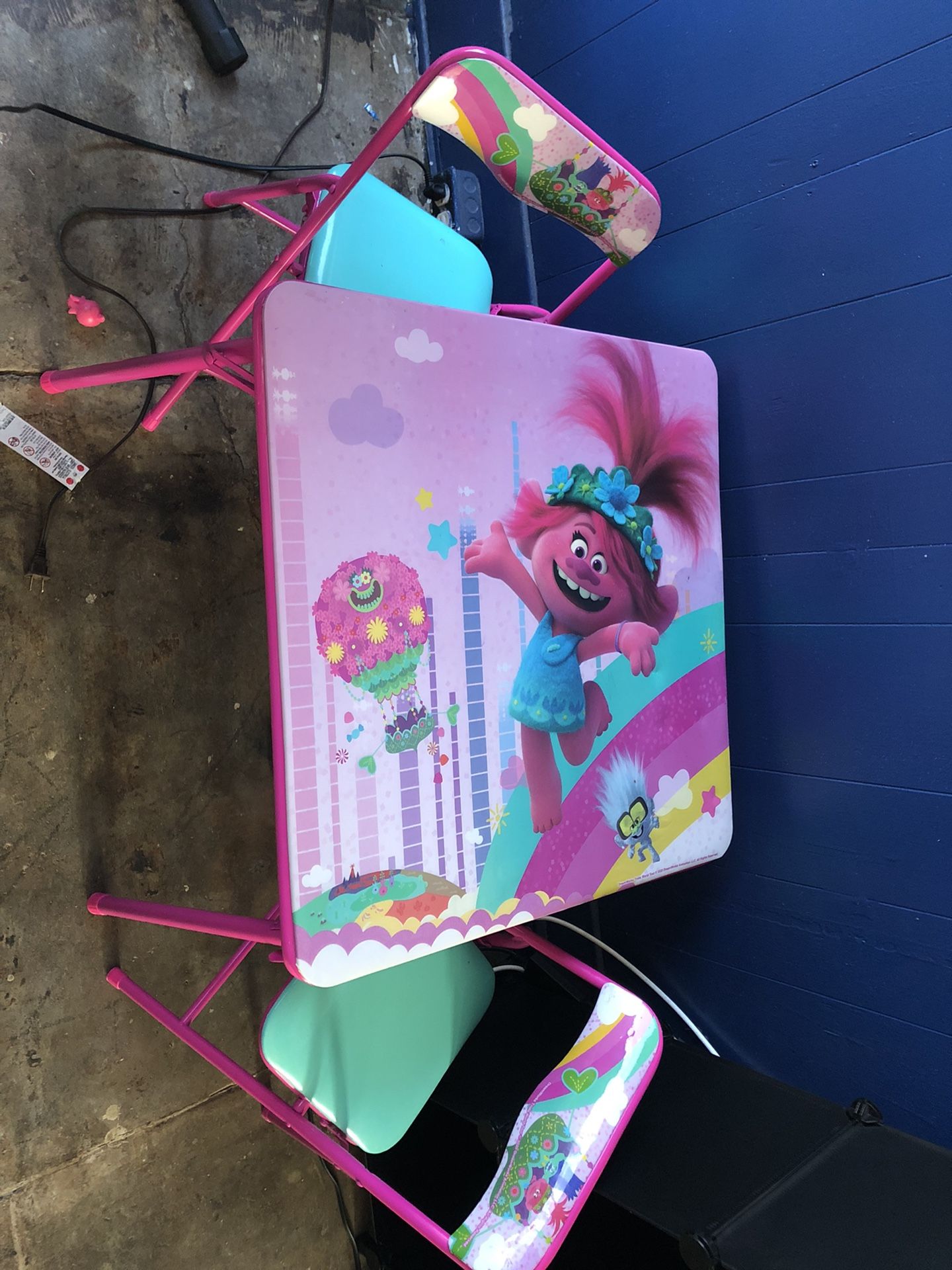 Trolls Kids Table 2 Chairs
