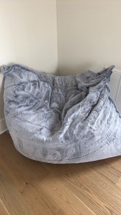 LOVESAC (2)