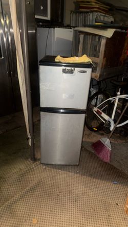 Medium mini fridge