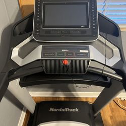 NordicTrack EXP 14i Smart Treadmill