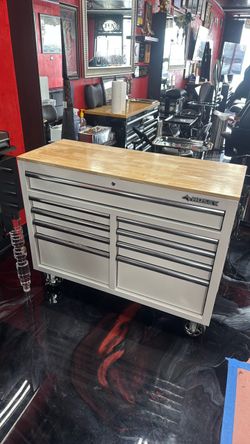 Husky tool box