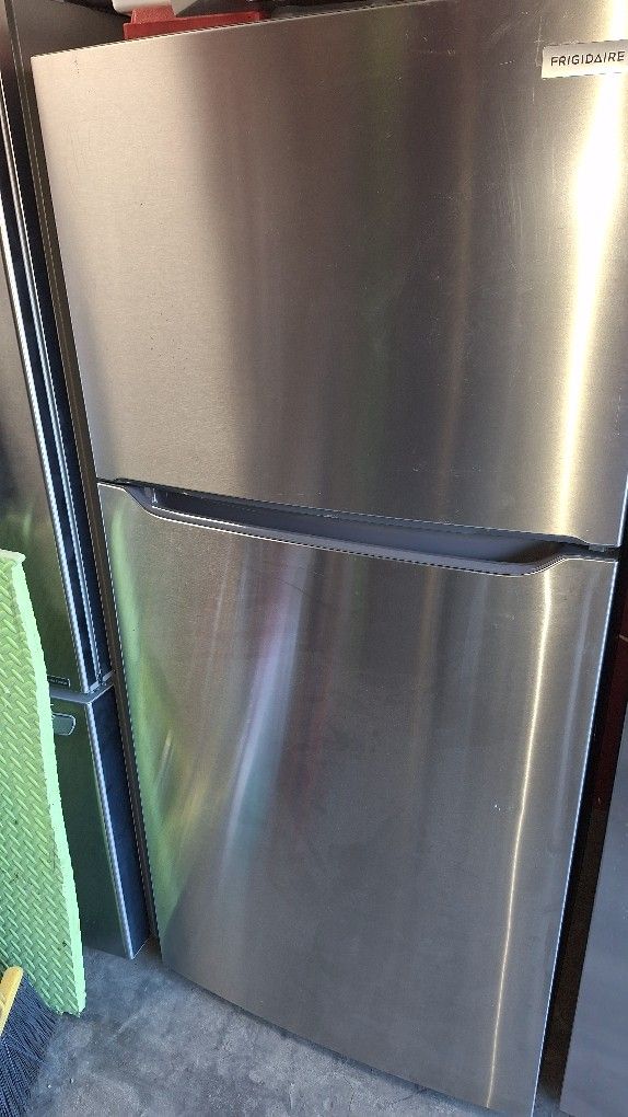 APARTMENT REFRIGERATOR (DELIVERED)