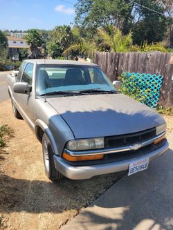 2000 Chevy s10 5speed 4cyl extra cab 3doors work truck