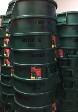 Rubbermaid Brute Container 32 Gallon