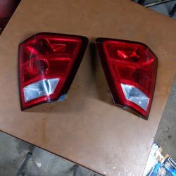 2005 To 2006 Grand Cherokee Rear Tail Lights Factory