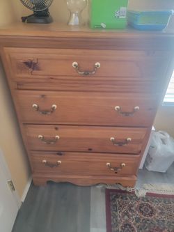 Pine Wood 4-Drawer Chest Dresser