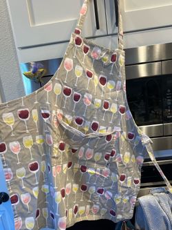 Wine glass apron
