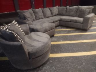 Free Delivery Today ! Like new! Cleaned sectional couch set with swivel chair! No rips or stains ! Nice sofa
