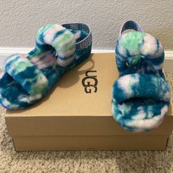 UGG Fluff Women’s Sandal Size 9