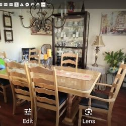 Dining Room Table With 6 Chairs.