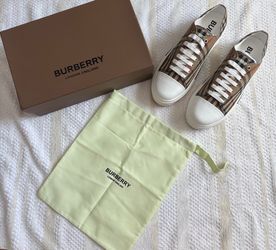 Burberry shoes size 10