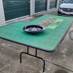 Roulette table with wheel
