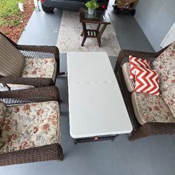 Outdoor Patio Set – Wicker with Cushions + Table – Great Condition! 🌿
Price: $150 OBO