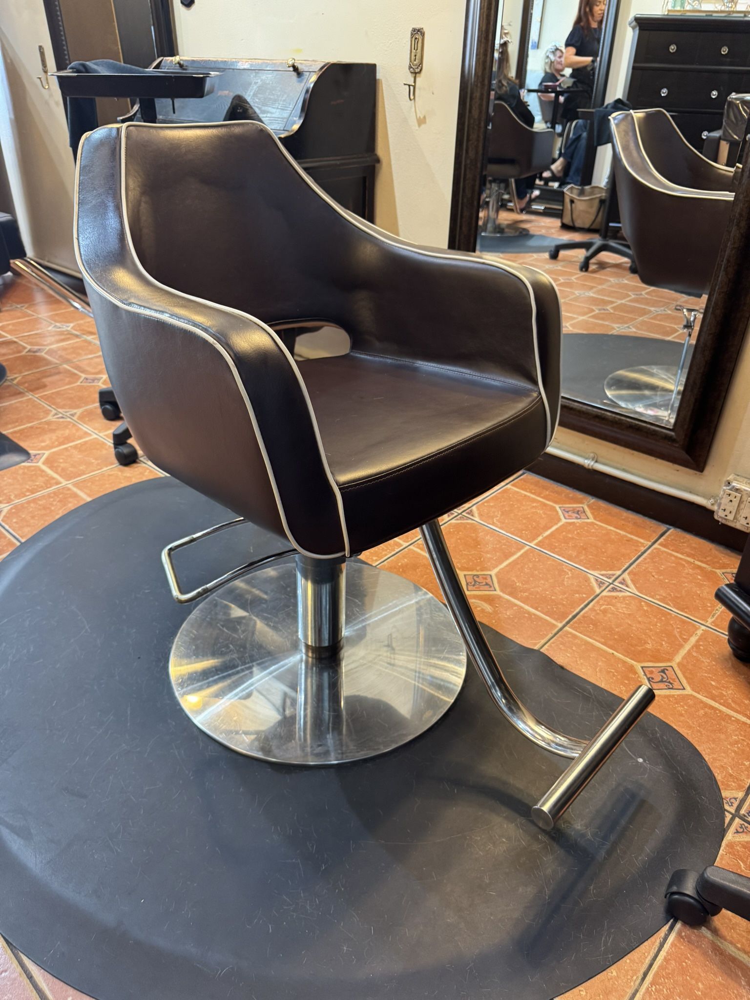 Salon Cutting/styling Chair