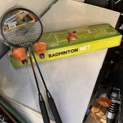 Badminton Set w Net, Rackets & Shuttlecocks