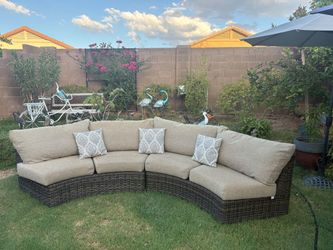 Apostrophe patio sectional