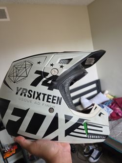 Fox v2 dirtbike helmet