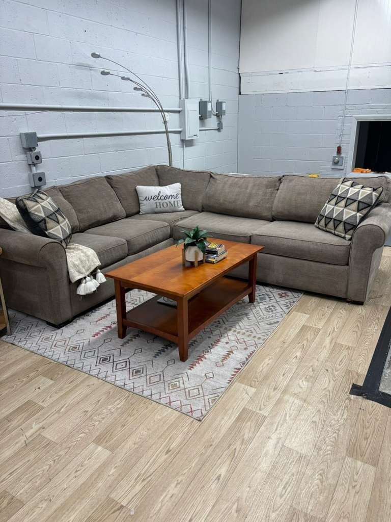 Raymour & Flanigan Kipling Sectional Sofa (Delivery Available) for Sale ...